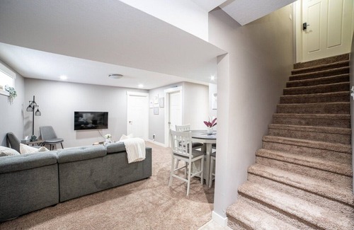 Regina Apartment | Welcome to the "Robin's Nest"