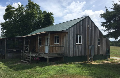 Dundas Cabin | Welcome to The Rustic Retreat where you can rest and relax.