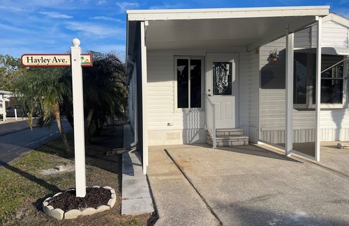 Port Richey House | Welcome to the Salty Mermaid! Close to the best beaches and springs!