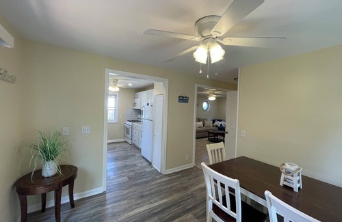 Sea Breeze House | Welcome to “The Seabreeze Lakeside Getaway” in the heart of a true vacation town