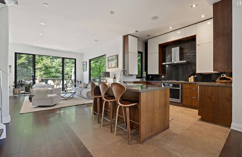 Lytton Park House | Welcome to The Treehouse - a tranquil escape in the middle of the city!