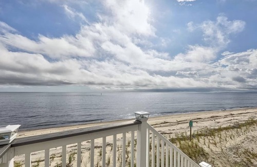 Little Creek House | Welcome to the waterfront oasis in the serene community of Kitts Hummock Beach!n
