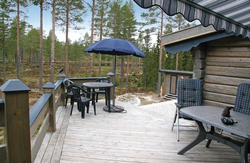 Ljordal House | Welcome to this beautiful log cabin with panoramic views over mountains and waters.