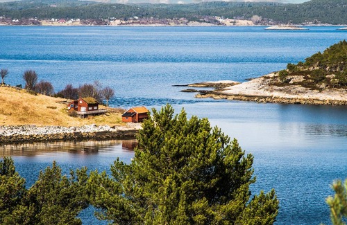 Hemne House | Welcome to this cabin in the fjord and island landscape near Trondheim.