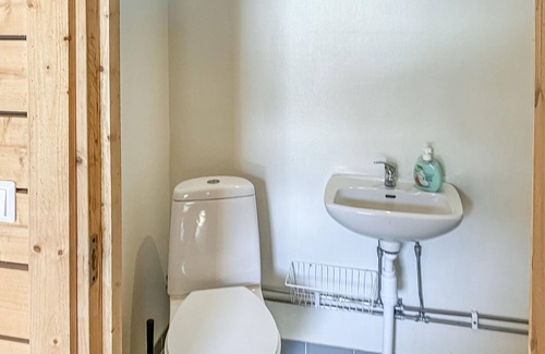 Stavsjo House | Welcome to this charming cottage on the lake!
