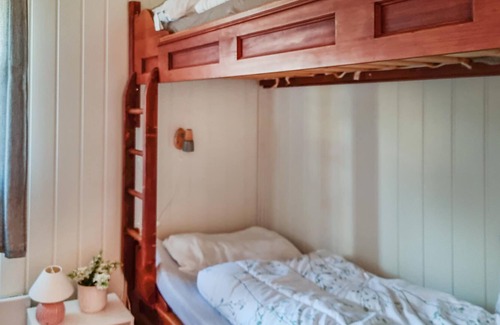 Valle Municipality House | Welcome to this great cottage in a beautiful setting with mountain views.