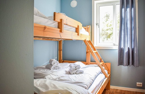 Hervik House | Welcome to this great vacation home in idyllic Liarvåg in Tysvær.