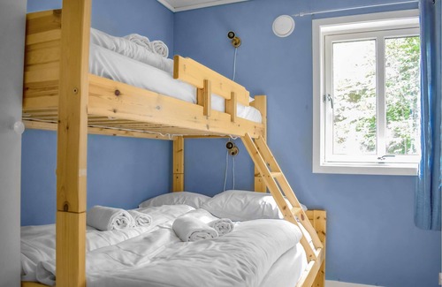 Hervik House | Welcome to this great vacation home in idyllic Liarvåg in Tysvær.