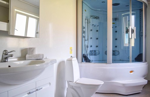 Nedstrand House | Welcome to this great vacation home in idyllic Liarvåg in Tysvær.