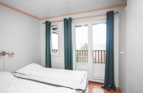 Hervik House | Welcome to this great vacation home in idyllic Liarvåg in Tysvær.