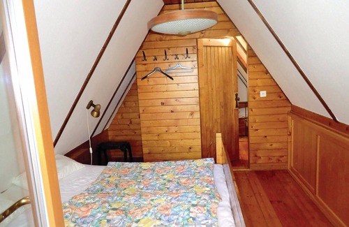 Rutzengrun House | Welcome to this hillside vacation home on a large garden plot overlooking the Göltzsch valley.