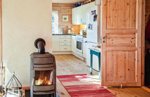 Risor House | Welcome to this inviting cottage by the sea.