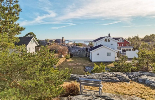 Risor House | Welcome to this inviting cottage by the sea.