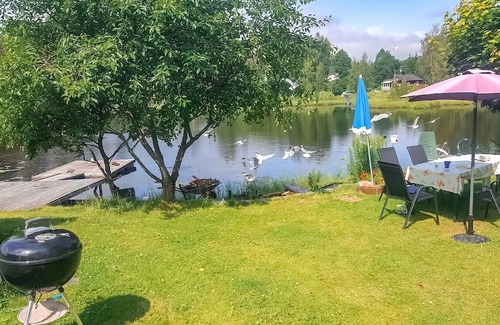 Saxan Apartment | Welcome to this inviting vacation apartment on the lake!