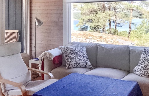 Stromstad House | Welcome to this lovely cottage 6 km from Strömstad, and only 150 m from the sea.