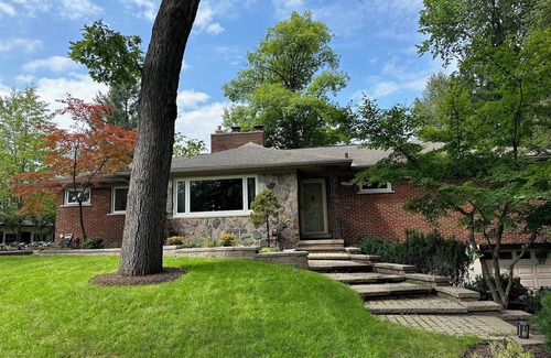 Bloomfield Hills House | Welcome to the Little Lake House! 4 bd/2.5bath & a private beach on Square Lake