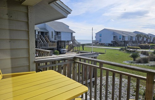 East End House | Welcome to Sea Glass 💎1 Bed, 1 Bath, Sleeps 4. Close to beach, pool access.
