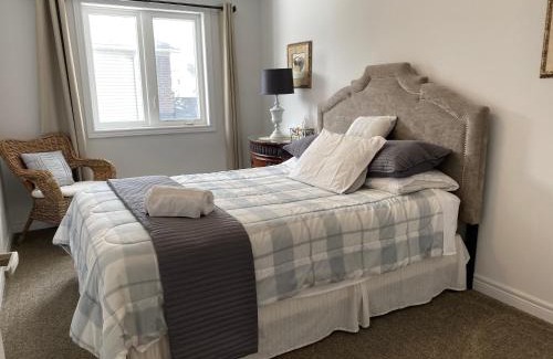 Beamsville House | Welcome to Vista Ridge! King Size Bed Near it All