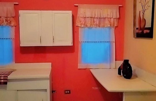 Irish Town Cottage | Welcome to Whispering Waters Nature Cottage. Just 15 minutes away from Kingston