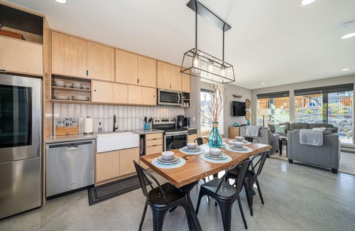 Chelan House | Welcome to Whiskey Business at Lake Chelan
