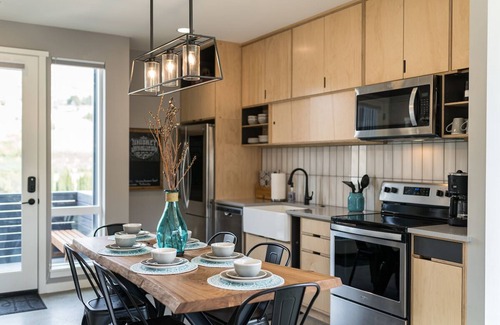 Chelan House | Welcome to Whiskey Business at Lake Chelan