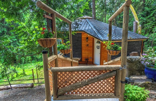 Otter Point Cottage | Welcome to Willowbend a peaceful forest country retreat. Unique Yurt style cabin