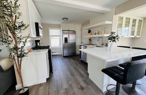 Portsmouth House | Welcome to your Cozy Oceanside Oasis! Sleeps 10! Water Access from the Backyard!
