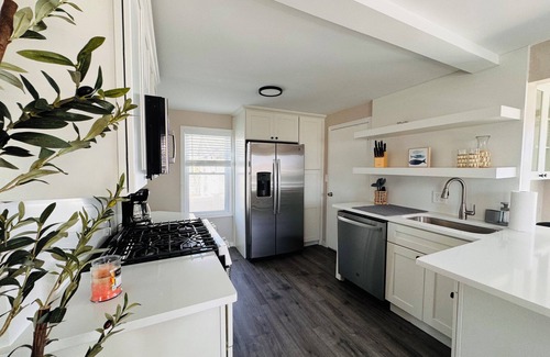 Portsmouth House | Welcome to your Cozy Oceanside Oasis! Sleeps 10! Water Access from the Backyard!