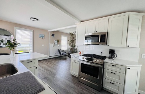 Portsmouth House | Welcome to your Cozy Oceanside Oasis! Sleeps 10! Water Access from the Backyard!