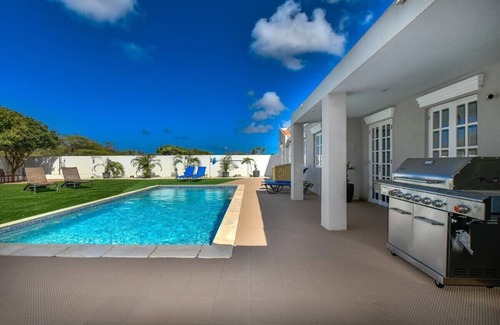 Oranjestad House | Welcome to your dream vacation escape in Aruba's tranquil Caya Luna neighborhood.