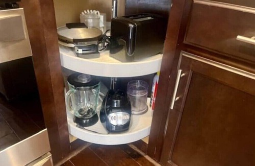Forest House | Welcome to your Home Away from Home! Spacious, pet friendly and 15 mins to LU.