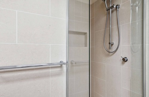 Mentone Apartment | Welcome to your home in the beautiful seaside suburb of Mentone, Victoria!