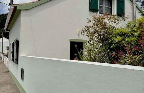 Sete Cidades House | WelcomeBuddy - Casa dos Pais - Garden & Lake I