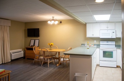 Greentown Apartment | Welcoming 1-bedroom apartment in Greentown with WiFi!