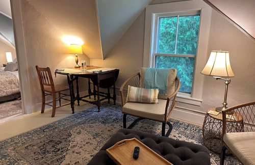Rockland Apartment | Welcoming 2-bdrm 2 bath w/AC in charming Rockland just steps to Rockland Harbor