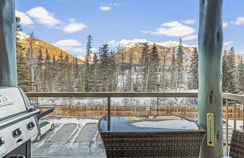 Cougar Creek Condo | Welcoming 2 Bed/2 Ba-View-Pet-Gym-Parking-Wash/Dry