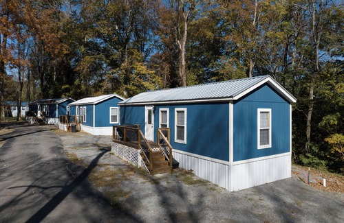 Jamestown Cabin | Welcoming 2 Bedroom 1 Bath Tiny Cabin located at Lake Cumberland #402