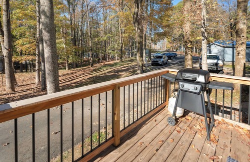 Jamestown Cabin | Welcoming 2 Bedroom 1 Bath Tiny Cabin located at Lake Cumberland #402
