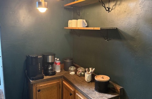 Clarendon House | Welcoming 2-bedroom house with HVAC in Clarendon with large lot and court yard