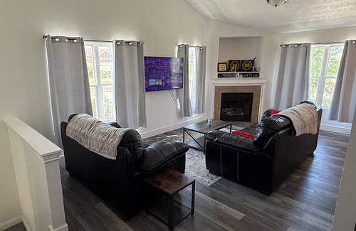 South Bend House | Welcoming 2-bedroom townhome in South Bend, short walk to Notre Dame!