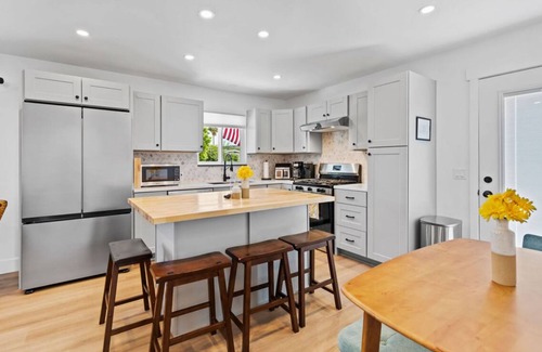 Clairemont House | Welcoming 3-bedroom bungalow close to all with AC in sunny San Diego