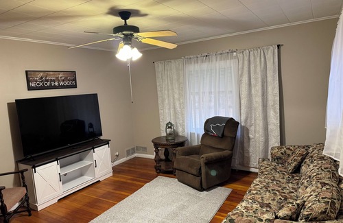 Trout Creek House | Welcoming 3-bedroom house in Trout Creek on trail 8.