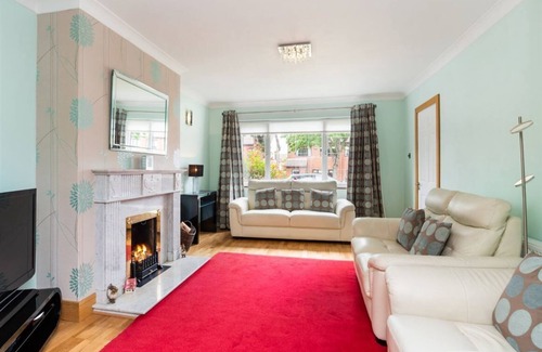Schollarstown House | Welcoming 4-bedroom house with WiFi in Dublin