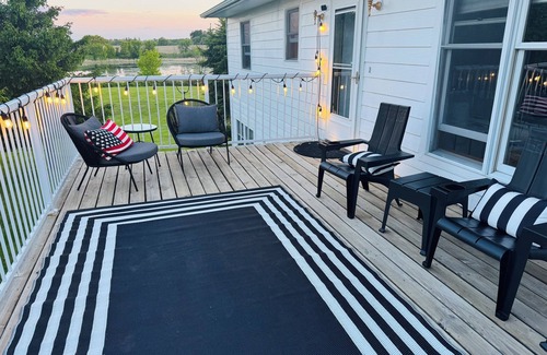 Farwell House | Welcoming 4-bedroom lake house ON THE GOLF COURSE with WiFi in Alexandria