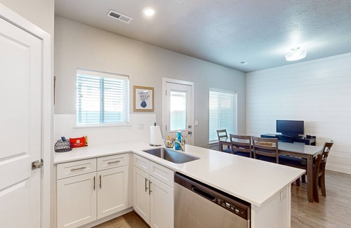 Cedar City House | Welcoming end-row townhouse with mtn views, wifi + dog friendly