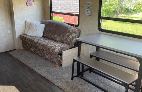 Menominee House | Welcoming RV - NFL DRAFT SPECIAL!- in charming Menominee