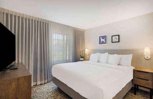 Lone Tree Hotel | Welcoming Suite Perfect for Family Near Park Meadows | Free Breakfast