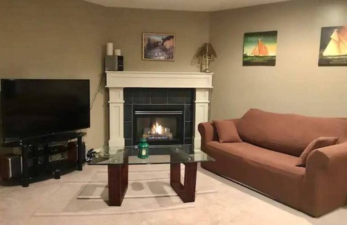 Southwest Calgary Apartment | Welcoming Walkout Basement 2-bedroom Suite