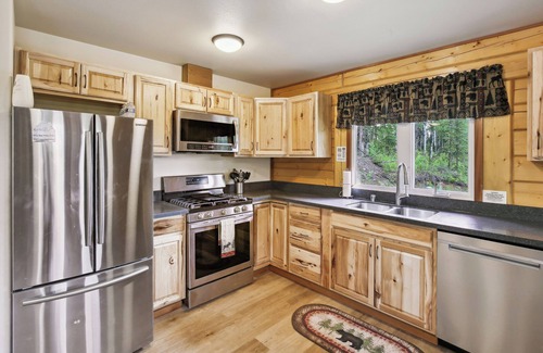 Meadow Lakes Cabin | Welcoming Wasilla Cabin w/Patio!