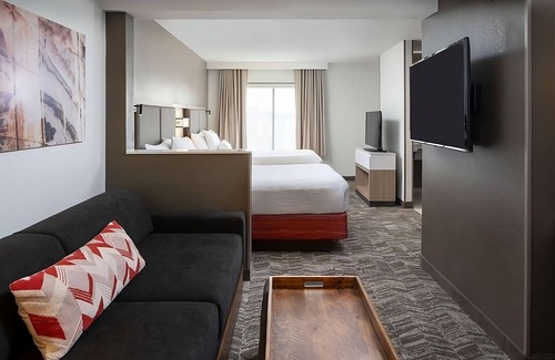 Donelson Hotel | Well-Appointed Suites in Nashville! Pets Allowed, Pool, Kitchenette, Breakfast!